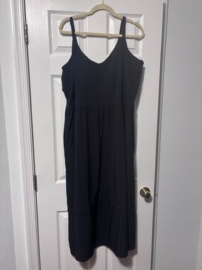 Athleta Elation Hybrid Sleeveless V-Neck Midi Dress